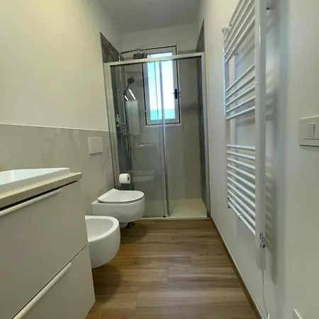 Apartment Panoramic Modern On Maggiore Casa Mimi