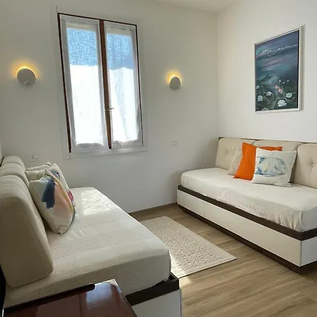 Apartment Panoramic Modern On Maggiore Casa Mimi