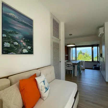 Apartment Panoramic Modern On Maggiore Casa Mimi
